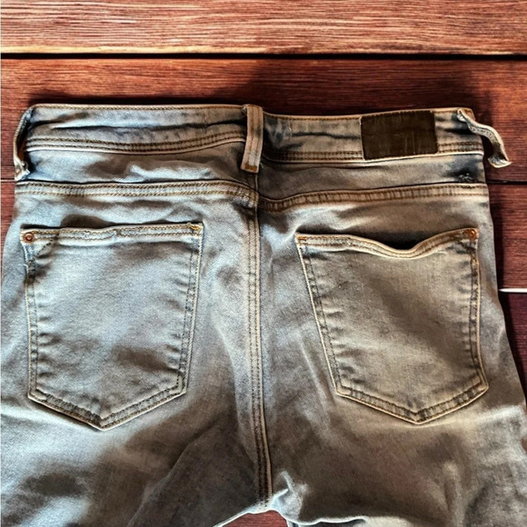 Zara distressed skinny jeans - size 2 (A1) - Picture 4 of 5